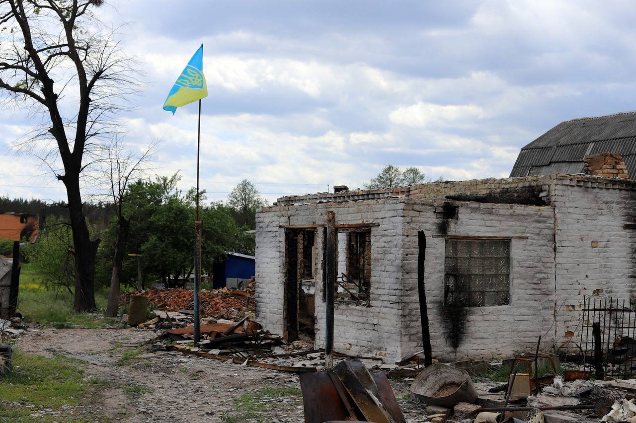 Украинский флаг в селе