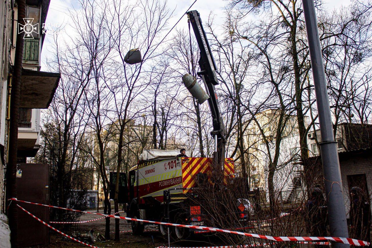 Боевую часть ракеты Х-101, найденную под домом в Киеве, уничтожили. Фото и видео