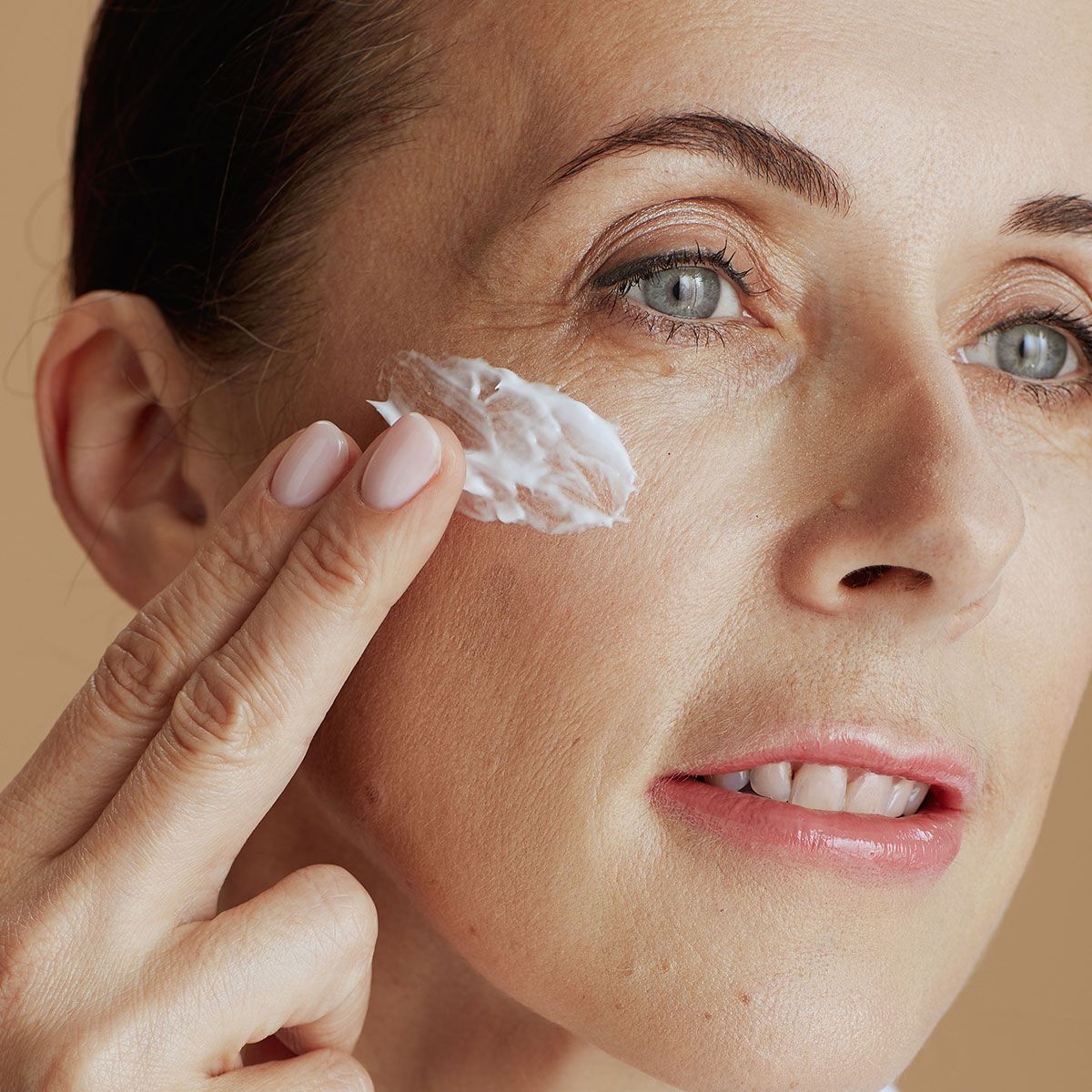 Как сделать, чтобы морщины не были видны под макияжем: советы для идеального покрытия лица