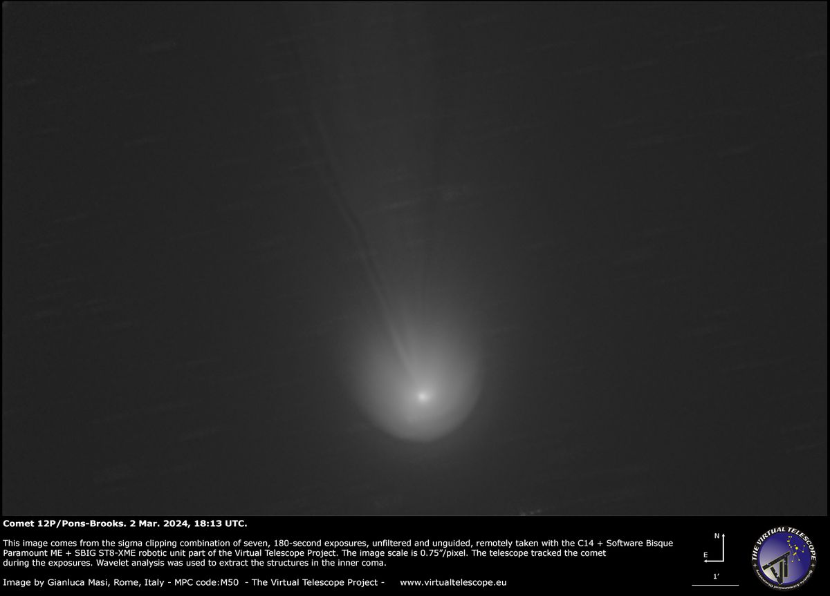 Можно увидеть раз в 70 лет: к Земле движется редкая "комета дьявола"