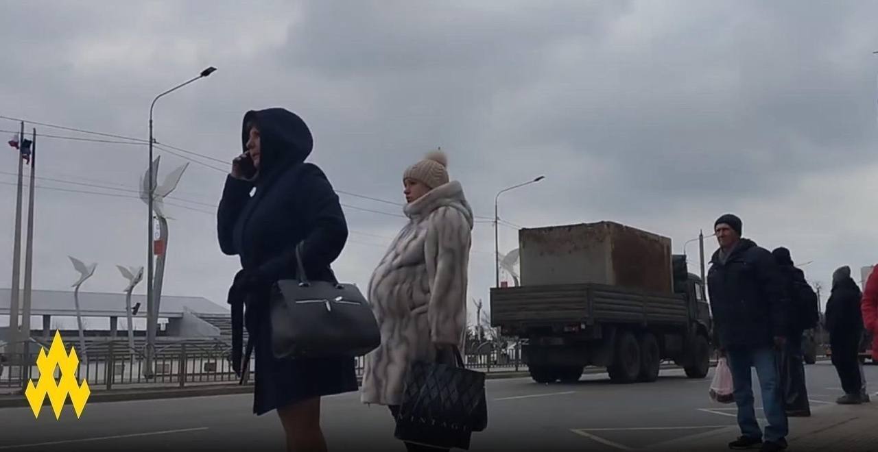 Окупанти везуть бетонні укріплення в напрямку Бердянська: в "Атеш" розповіли, що відбувається. Фото 