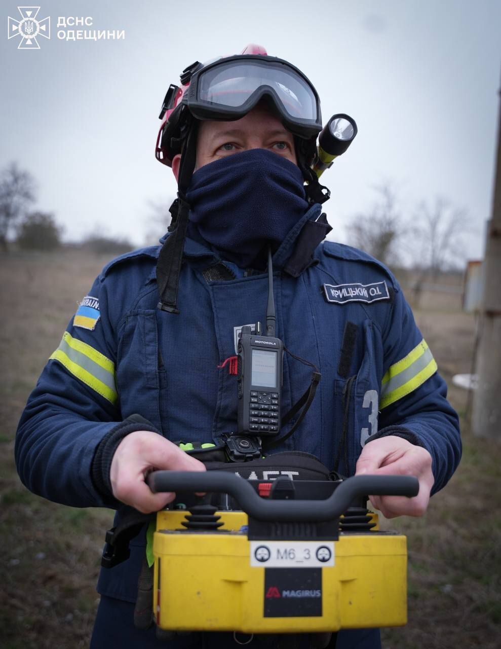 На Одещині гасити пожежу на місці ворожого удару допомагав робот: який він має вигляд. Фото