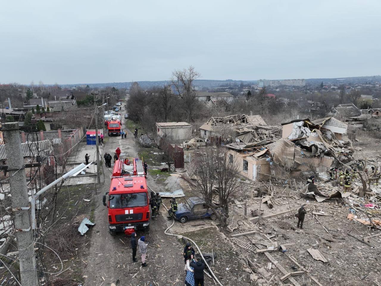 Окупанти завдали 12 ударів по Запоріжжю: уражено ДніпроГЕС і будинки, є постраждалі й зниклі безвісти. Фото й відео