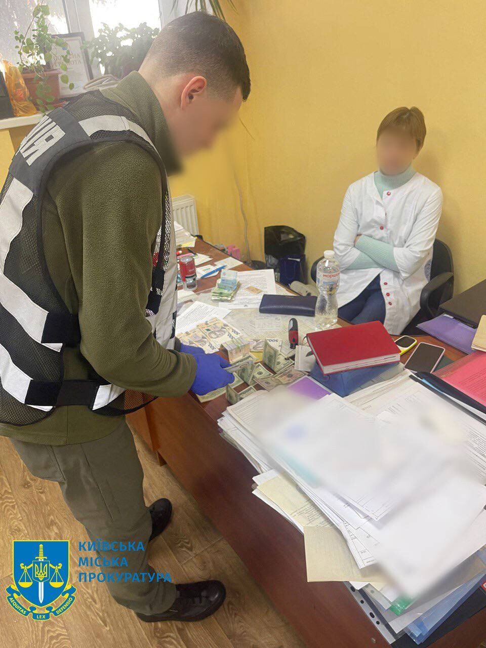 За деньги помогала получить группу инвалидности: в Киевской области разоблачили главу МСЭК. Фото