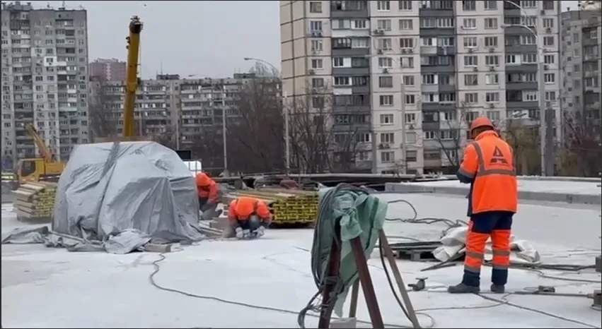 Робимо все, щоб відкрити рух до травня: Кличко показав, як будують новий шляхопровід на Оболоні в Києві. Відео