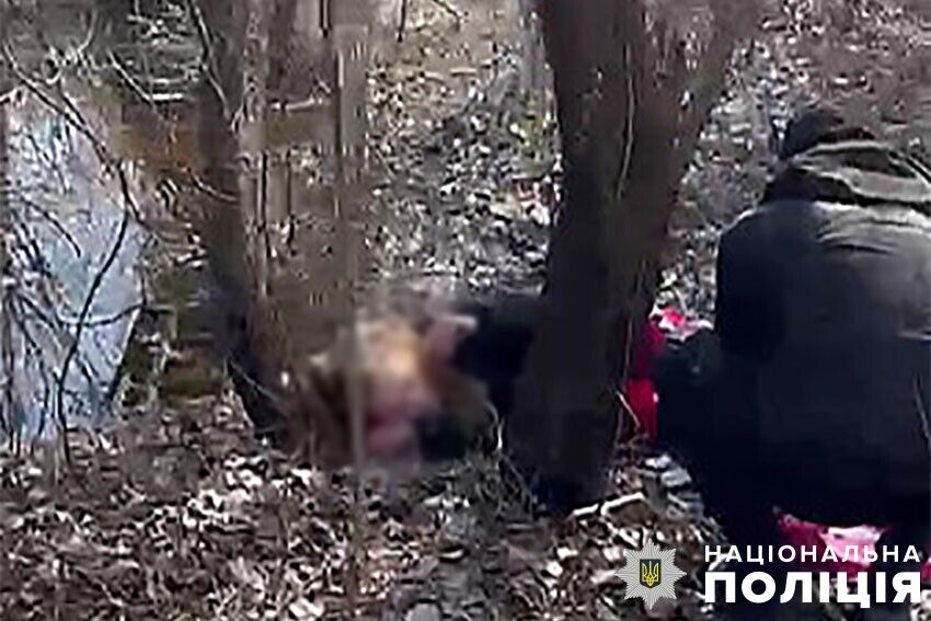 У Києві вилучили немовля в наркозалежної матері: непритомна жінка лежала на землі із дитиною