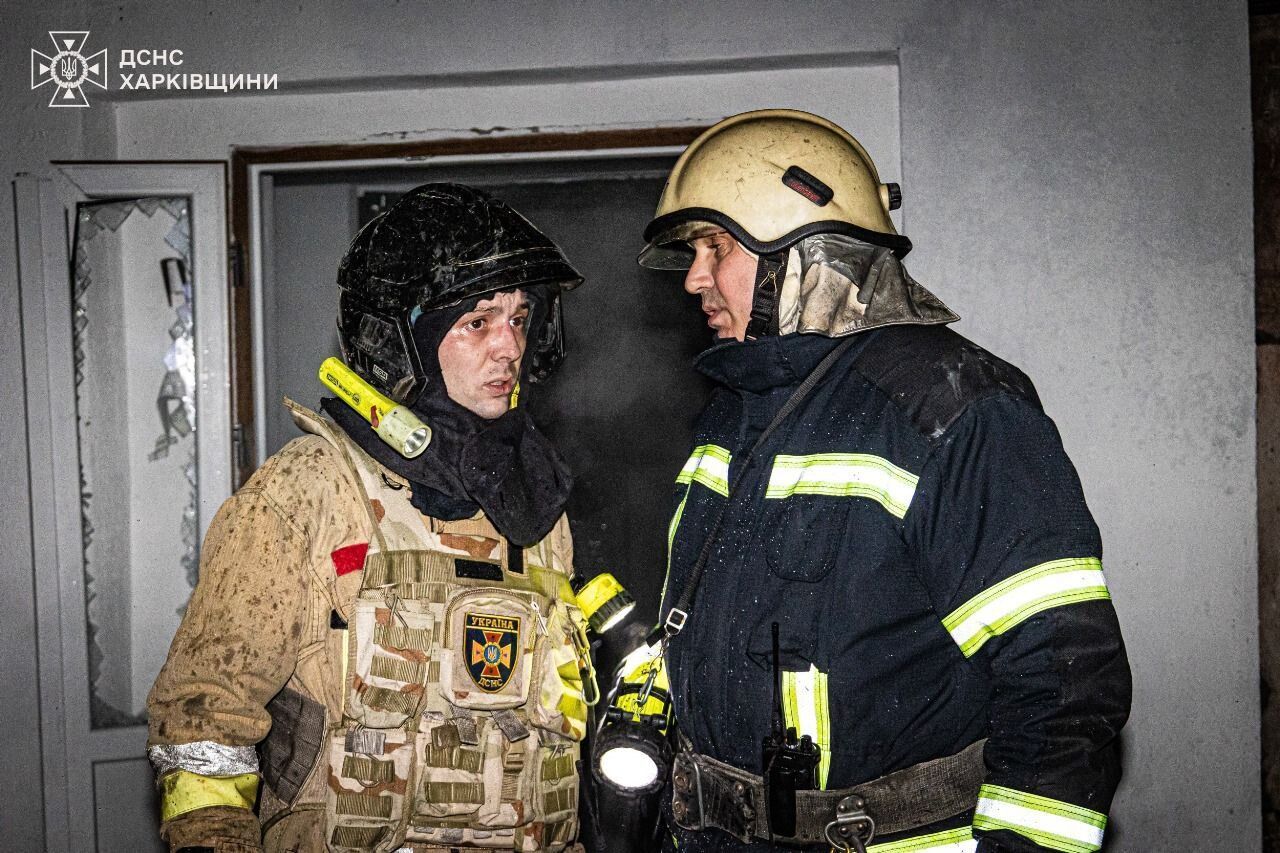 Постраждали рятувальник та поліцейський: з'явилися нові деталі нічних обстрілів Харкова. Фото