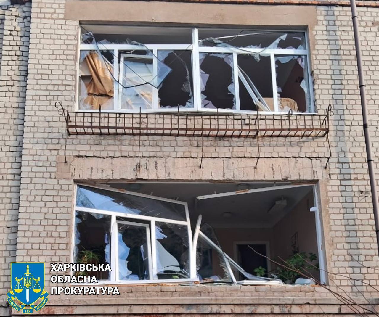 Пострадали спасатель и полицейский: появились новые детали ночных обстрелов Харькова. Фото