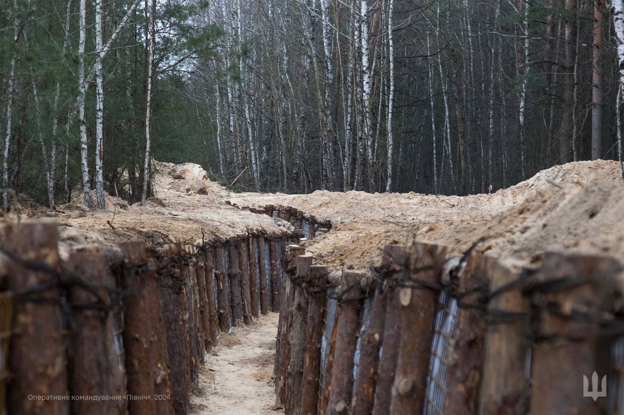 Траншеї, вогневі споруди, протитанкові рови, мінні поля та "зуби дракона": як укріплюються кордони з РФ та Білоруссю. Фото