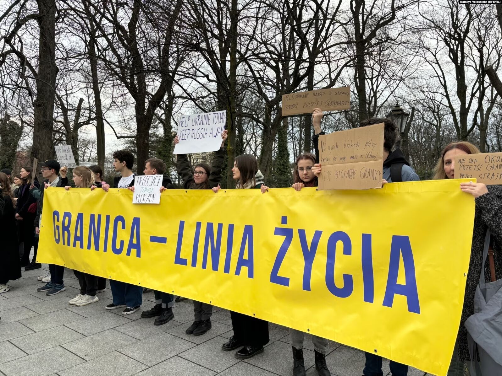 "Кордон – лінія життя": у Варшаві протестували проти блокади кордону з Україною. Фото
