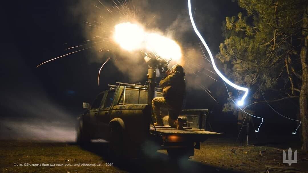 Появились фото и видео ночной охоты защитников Украины на вражеские "Шахеды"