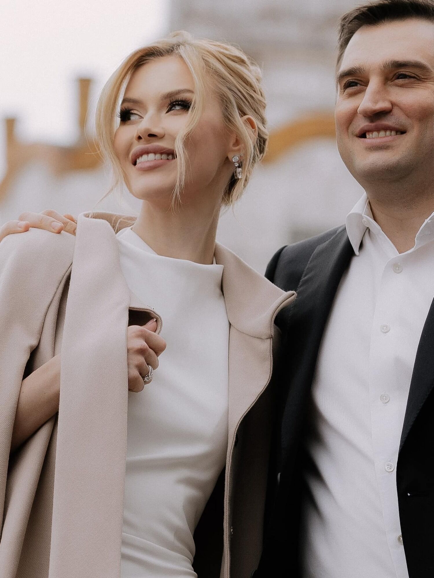 "Мисс Украина Вселенная 2022" Виктория Апанасенко впервые показала своего мужа после года брака: что известно о ее избраннике-чиновнике. Фото