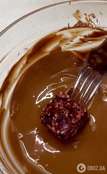 Корисні домашні цукерки з шоколадом: знадобиться всього 4 інгредієнти