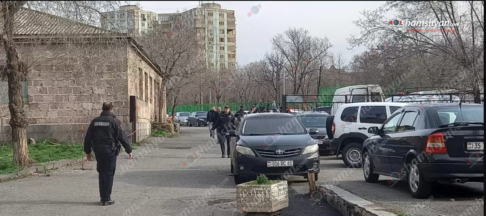 В Ереване люди с оружием ворвались в отделение полиции: возбуждено дело о терроризме. Фото и видео