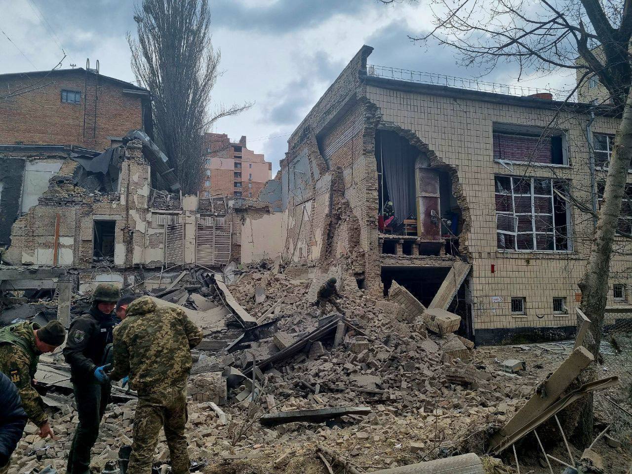 "Украине нужно больше ПВО": Зеленский отреагировал на новый удар РФ по Киеву
