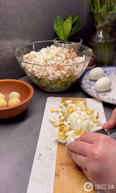 Легкий весенний салат с авокадо и куриной грудкой: чем вкусно заправить