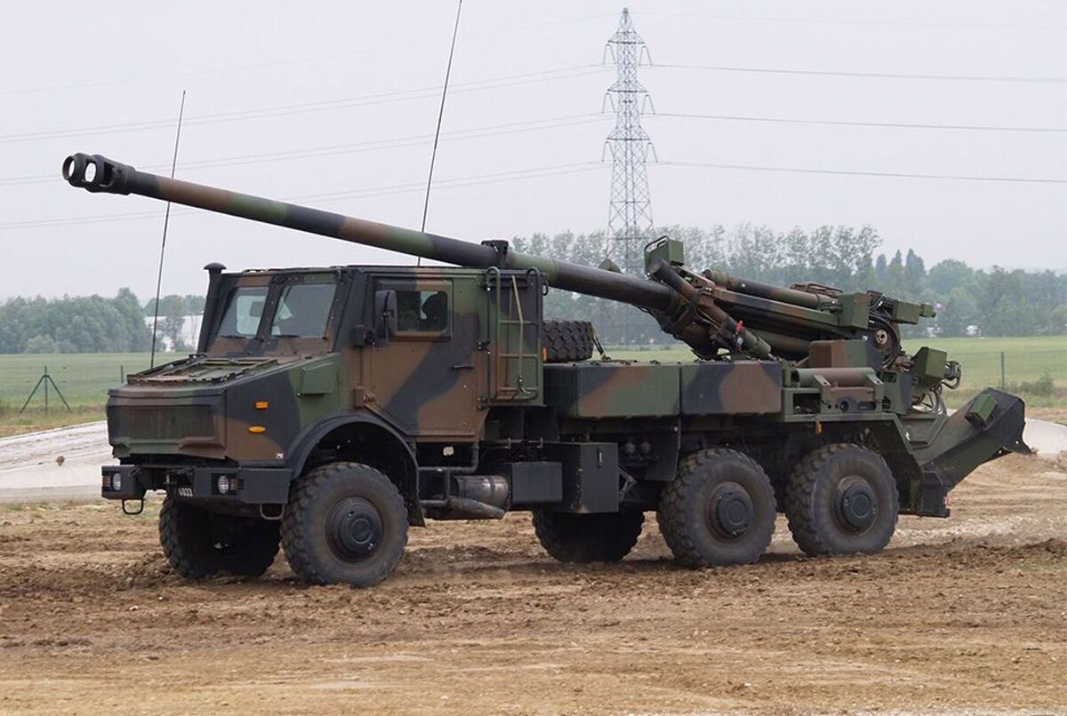 Франция передаст Украине еще 78 гаубиц CAESAR: министр обороны озвучил условия