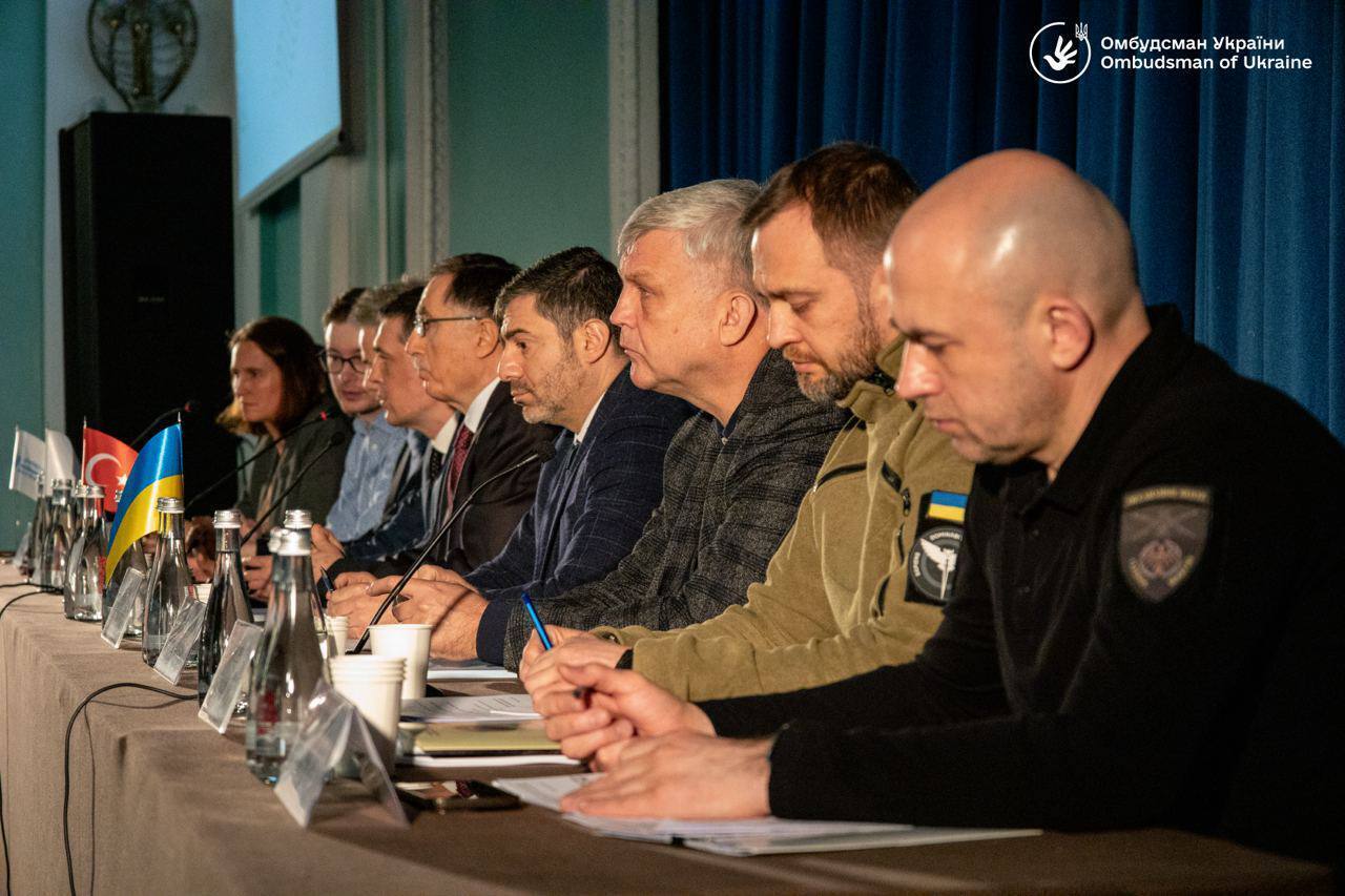 Омбудсмены Украины и Турции встретились с семьями украинских военнопленных: о чем говорили