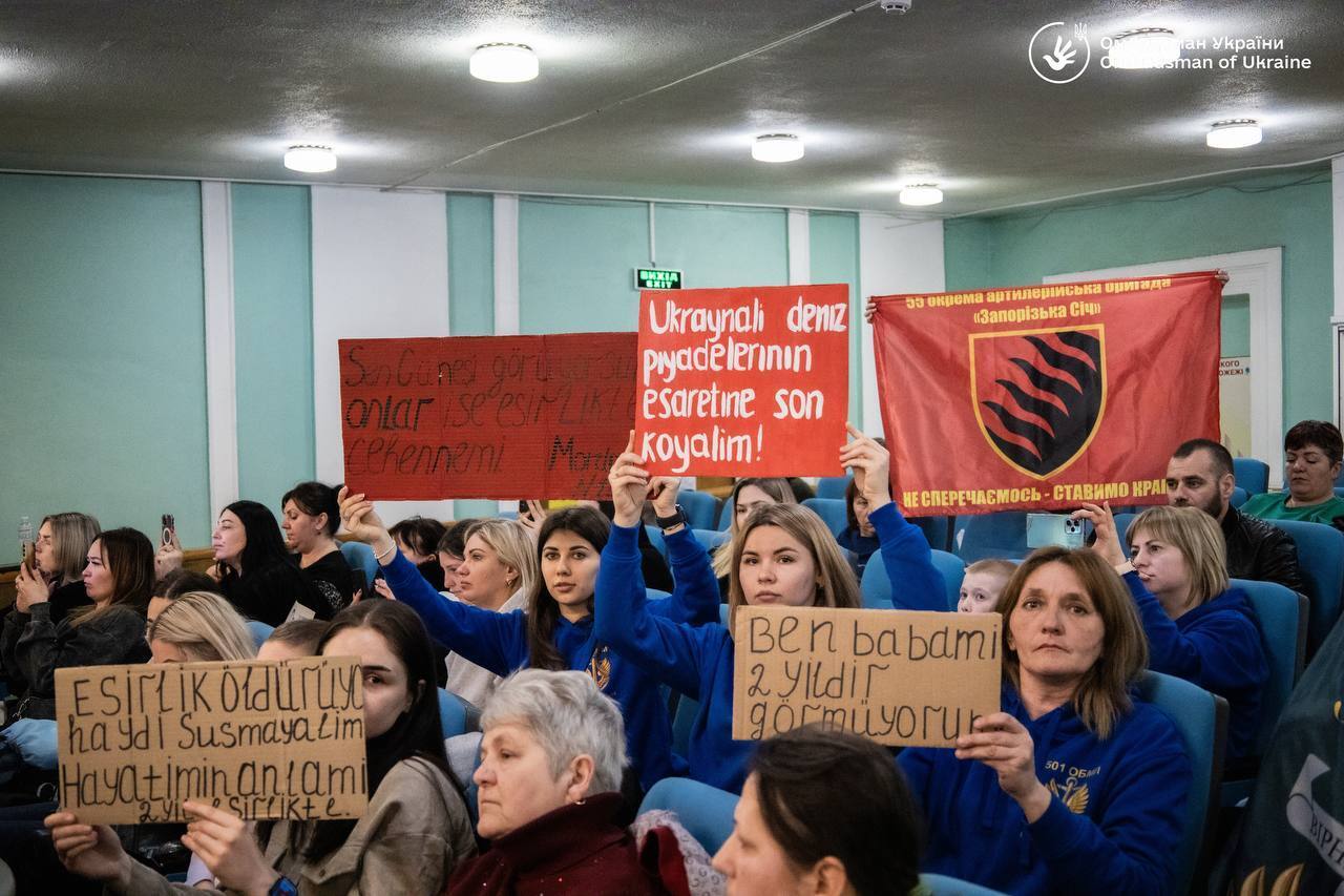 Омбудсмени України і Туреччини зустрілися з родинами українських військовополонених: про що говорили