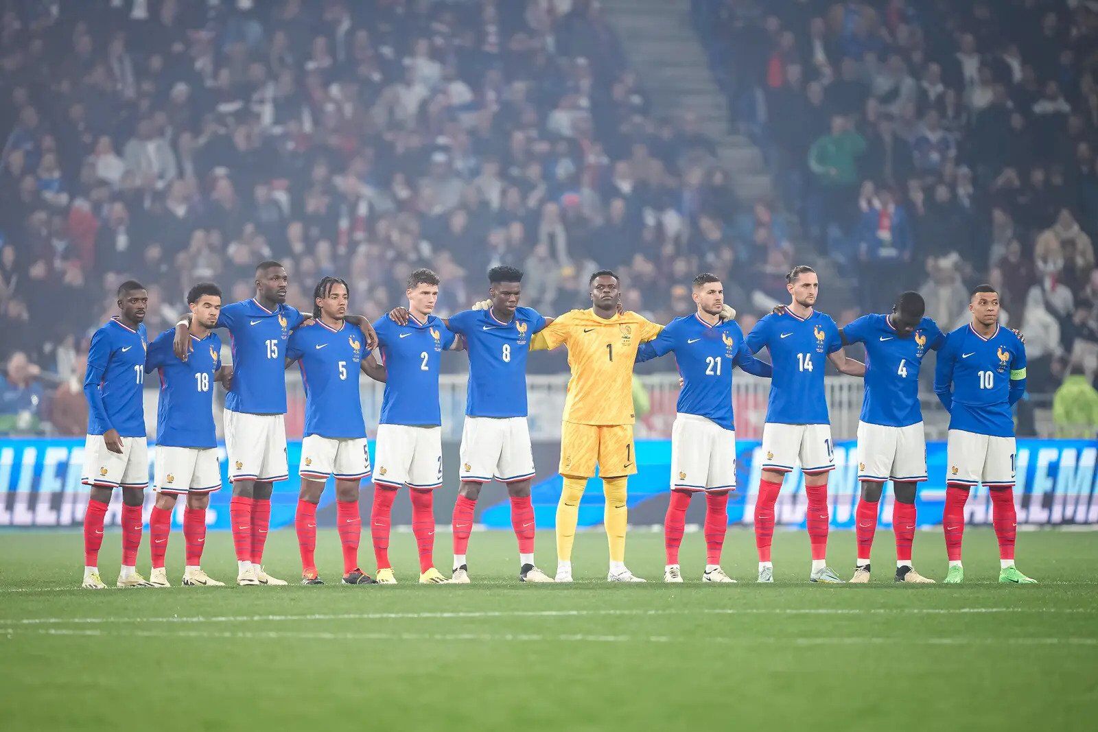 Ганьба дня: збірна Франції з футболу проведе акцію "солідарності з російським народом"