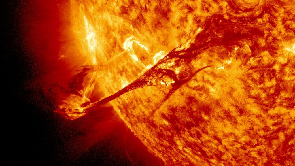 На Сонці будуть потужні вибухи: вчені попередили про унікальність затемнення у квітні