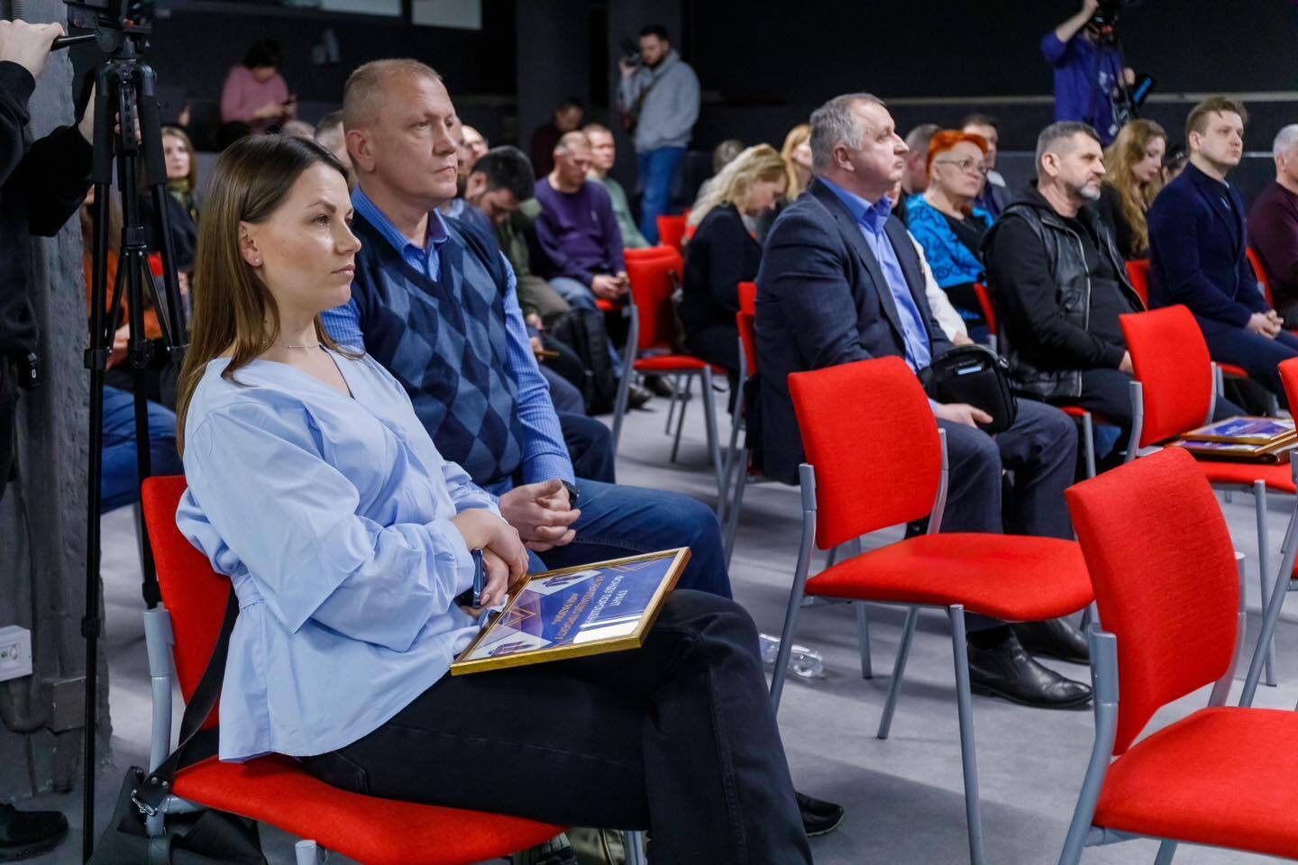 Фонд Порошенко выдал гранты региональным ОО и волонтерам: они будут помогать семьям военных и ВПЛ