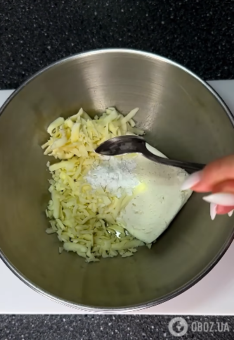 Сырные бейглы с любимой начинкой и невероятным соусом: самый удачный рецепт
