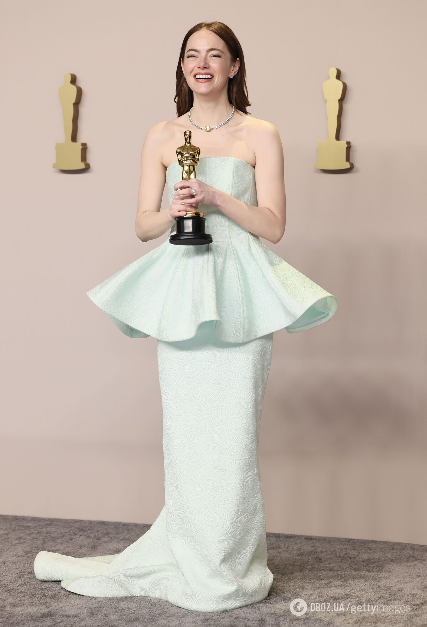 Райан Гослинг ни при чем. Эмма Стоун, у которой разошлось платье на сцене Оскара 2024, раскрыла правду о конфузе