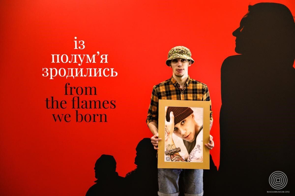 Осколок и шеврон Арсена Смыка