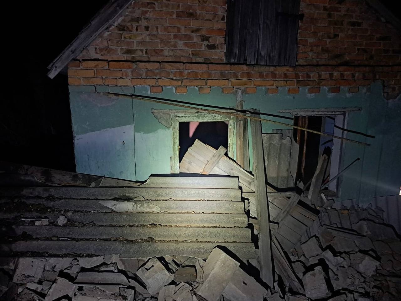 Оккупанты ударили по Днепропетровщине, есть разрушения и пострадавшие. Фото