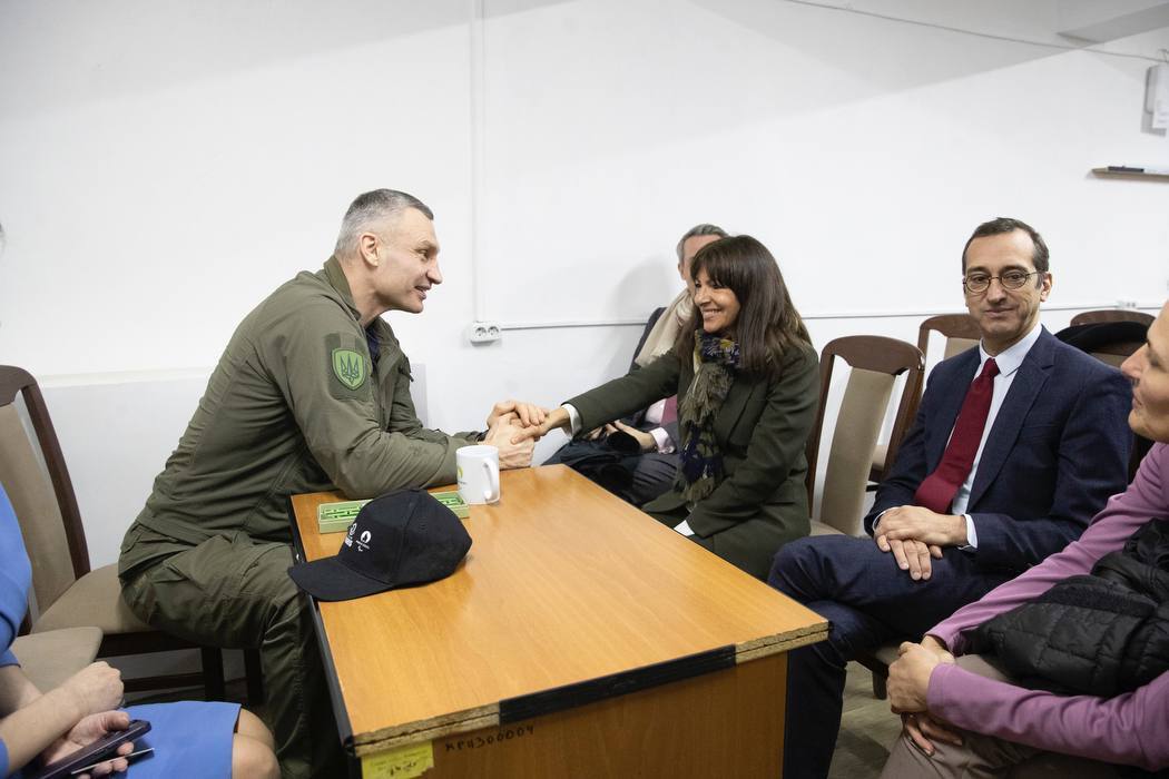 Кличко встретился в Киеве с мэром Парижа Идальго: о чем говорили