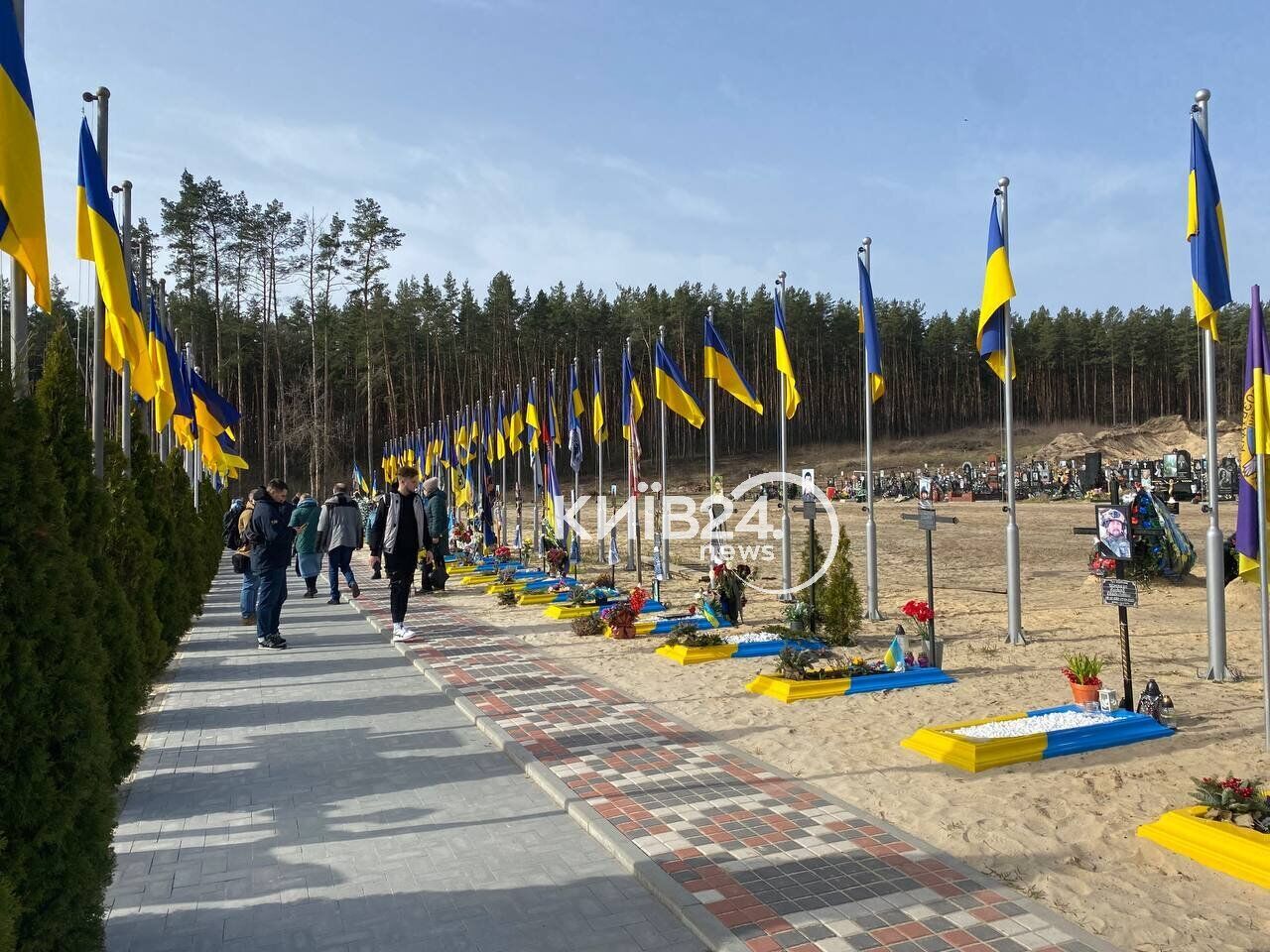 Друга річниця звільнення Ірпеня від окупантів: у місті вшанували загиблих українських воїнів. Фото і відео