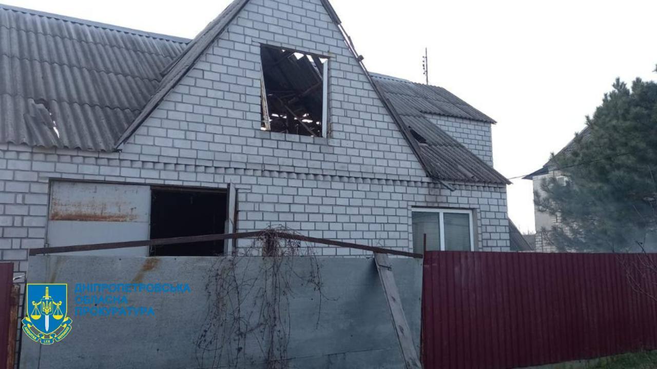 Окупанти вдарили по Дніпропетровщині, пошкоджено енергооб'єкти і дачний кооператив: серед поранених – 5-річна дитина. Фото