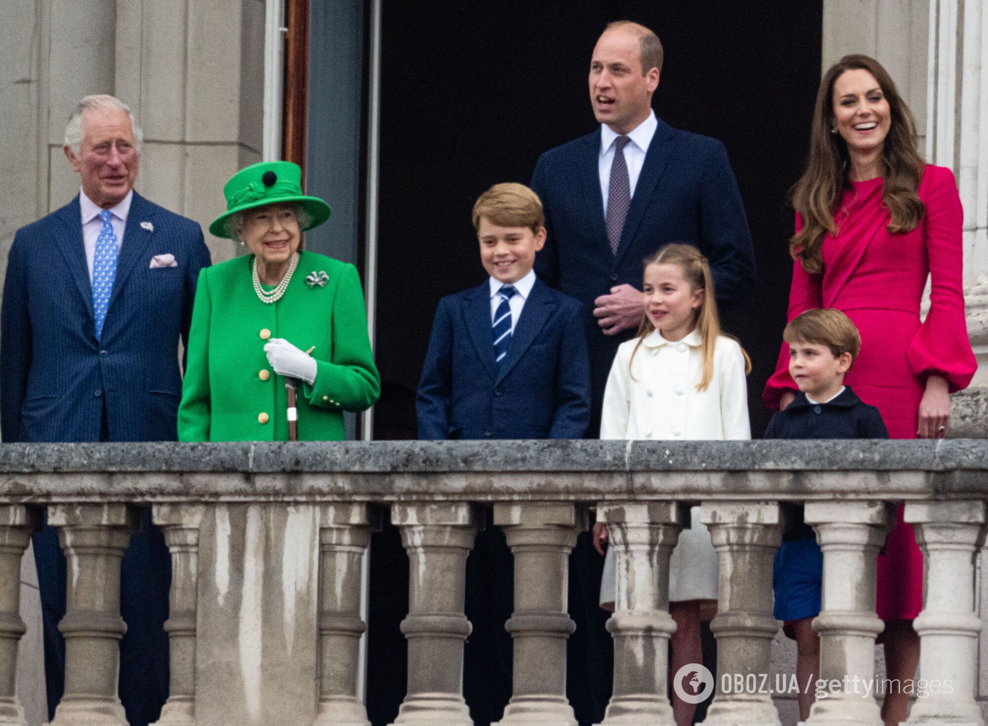 Хотела, чтобы ее видели королевой. Каково было последнее появление больной Елизаветы II на балконе Букингемского дворца