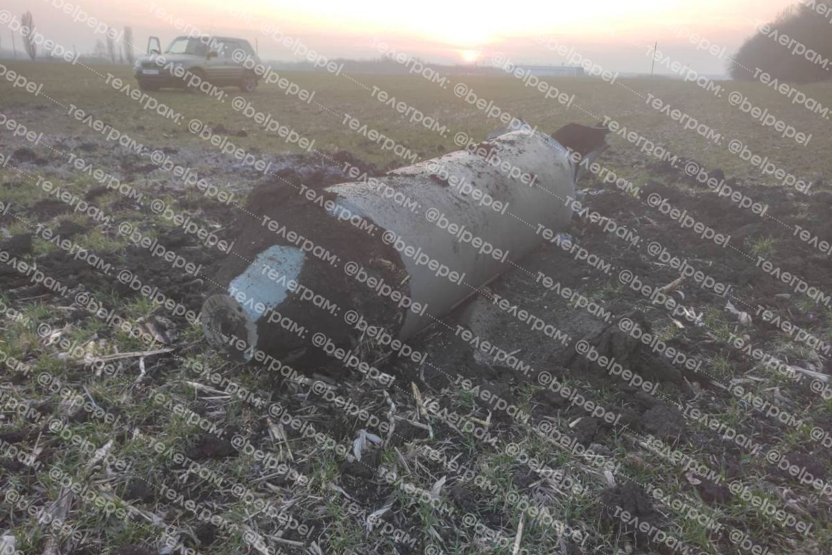 Авиация бьет по своим: российский самолет сбросил на Белгородскую область авиабомбу КАБ-1500