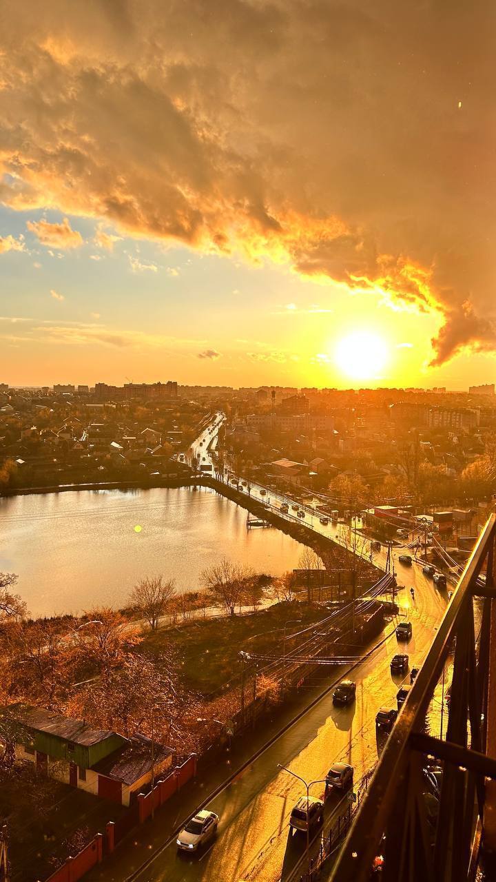В Киевской области прошел мощный град, после которого вышла радуга. Фото и видео