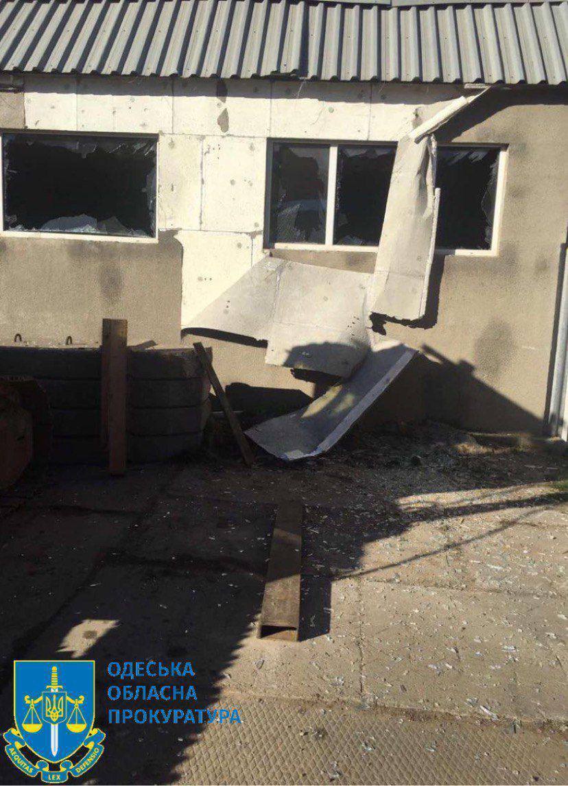 Оккупанты направили по Одессе две ракеты, их сбили силы ПВО: обломками травмирован ребенок. Фото и видео