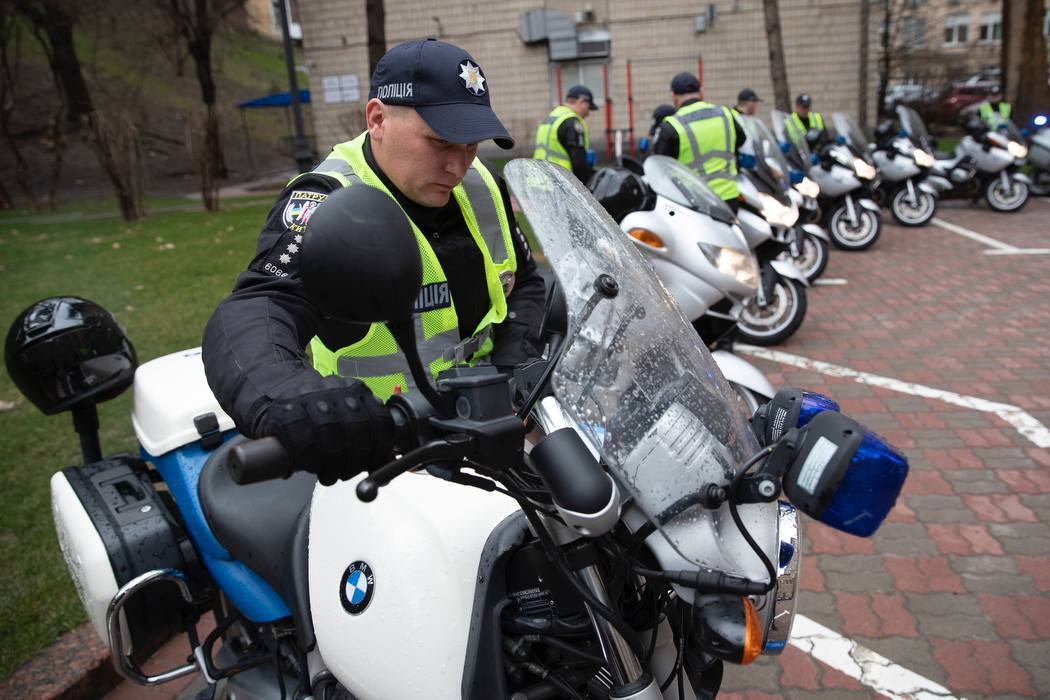 Оборудованы всем необходимым: Кличко передал патрульной полиции Киева мотоциклы от международных партнеров. Фото