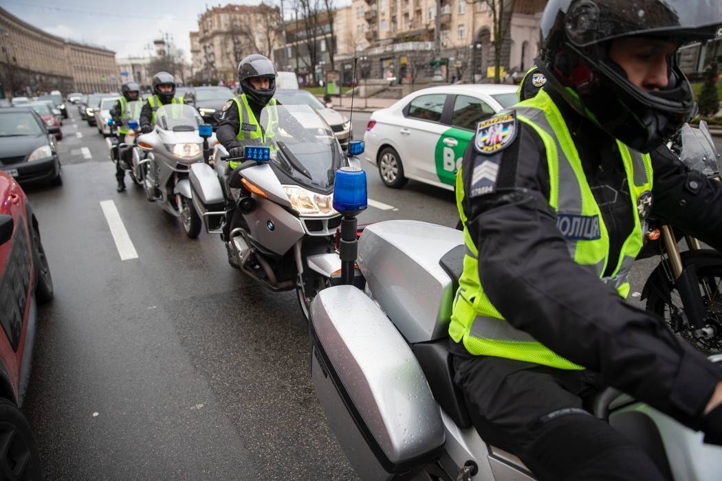 Обладнані всім необхідним: Кличко передав патрульній поліції Києва мотоцикли від міжнародних партнерів. Фото