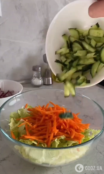 Легкий весенний салат из пекинской капусты: готовится без майонеза