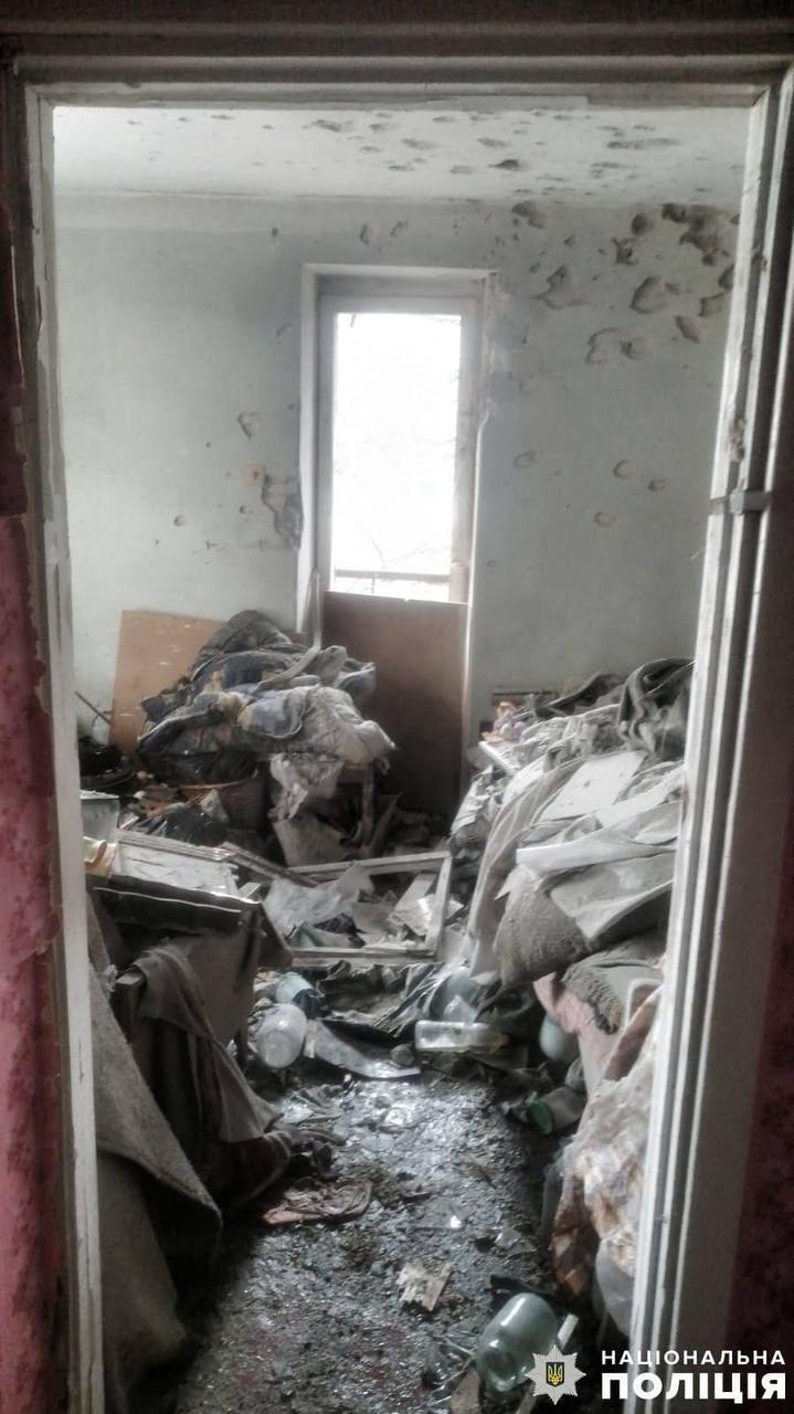 На Херсонщині окупанти вдарили по житлових кварталах: є загиблий та поранені. Фото