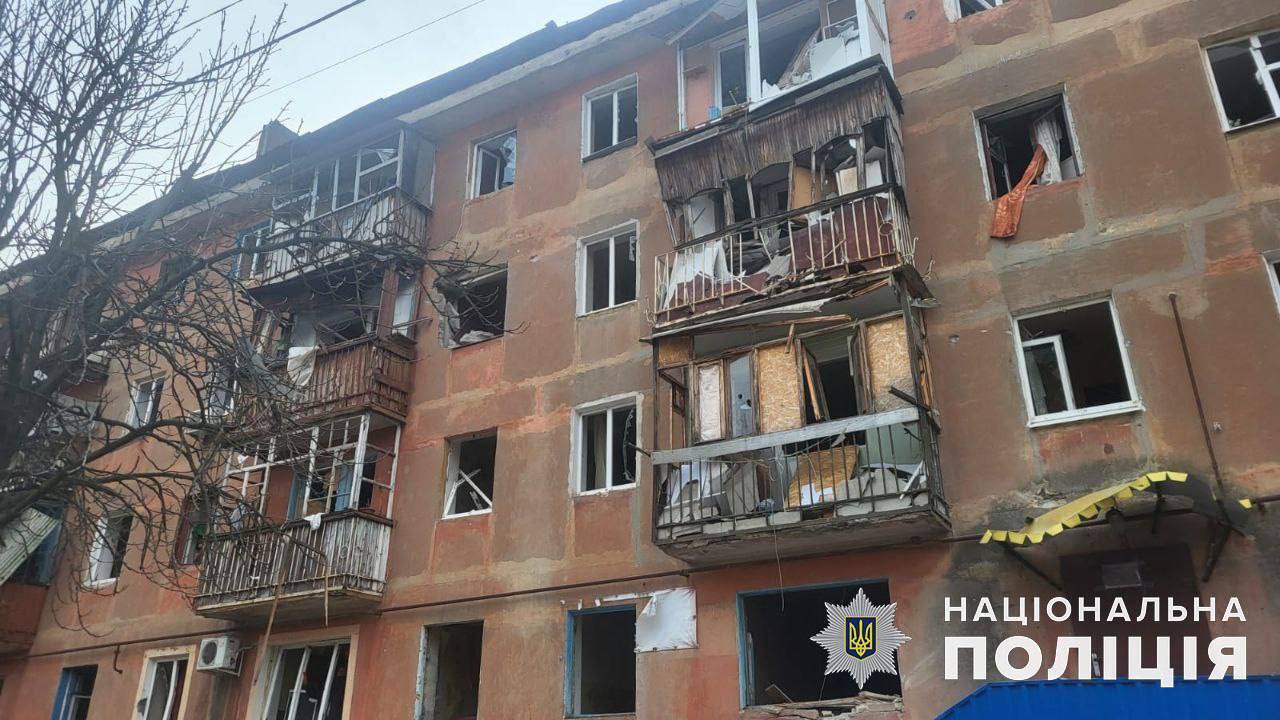 Россияне сбросили на Курахово КАБ-500: разрушены многоэтажки, ранены 16 человек. Фото