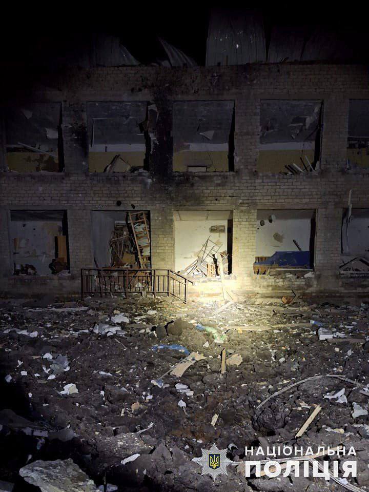 Окупанти вдарили ракетами по Мирнограду: пошкоджено десятки будинків і заклади освіти, є поранені. Фото і відео