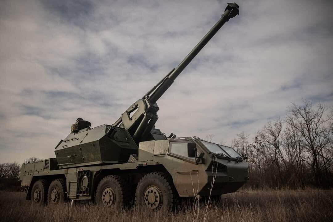Потужність, влучність і прохідність: у 56-й бригаді показали переваги чеської САУ Dana. Фото і відео