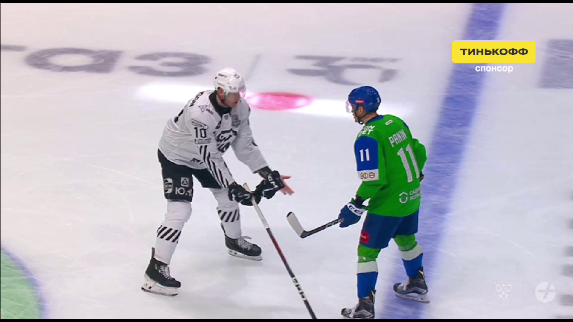 Американський хокеїст першим же ударом брутально нокаутував чемпіона Росії. Відео xdideeieuiqhhant