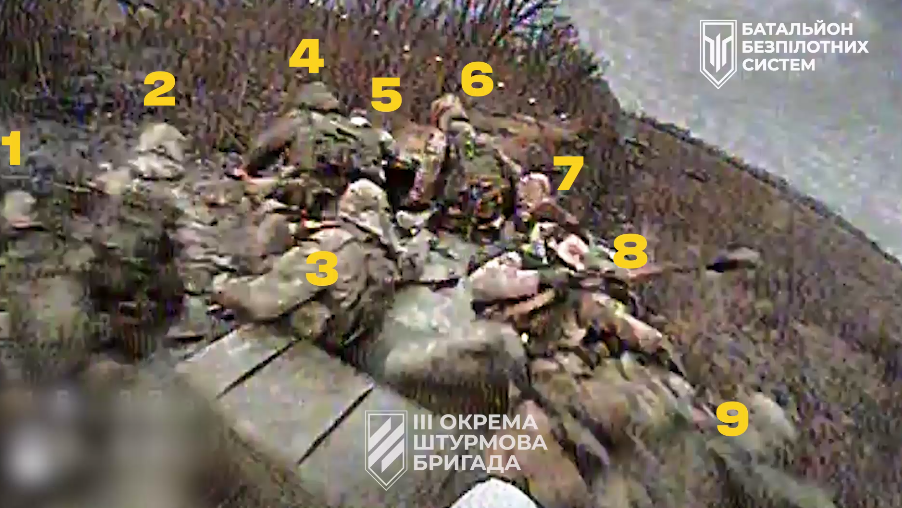 Українські воїни одним FPV-дроном відмінусували одразу 11 окупантів на БМП. Відео 