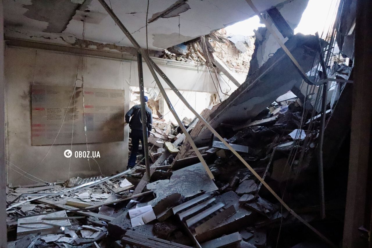 У Києві понад 200 осіб влаштували "Бойчуківську толоку" біля пошкодженої будівлі академії на Печерську. Фото і відео 