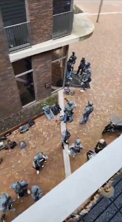 У кафе в Нідерландах невідомий захопив заручників, було евакуйовано 150 будинків: всі подробиці. Фото і відео