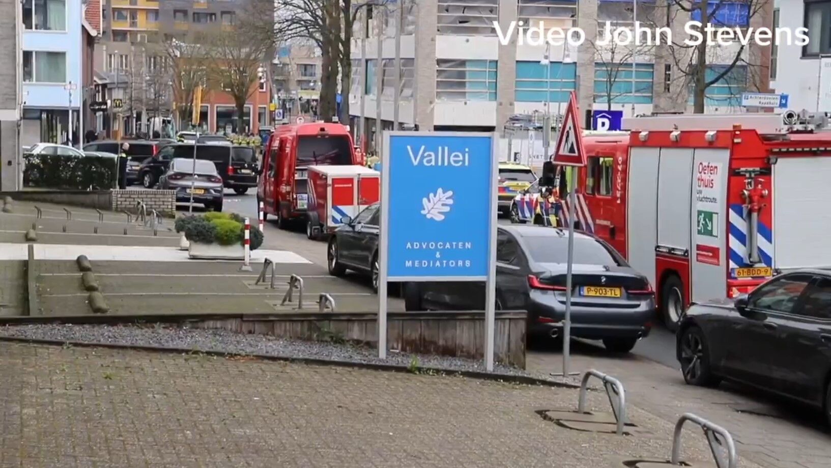 В кафе в Нидерландах неизвестный захватил заложников, были эвакуированы 150 домов: все подробности. Фото и видео