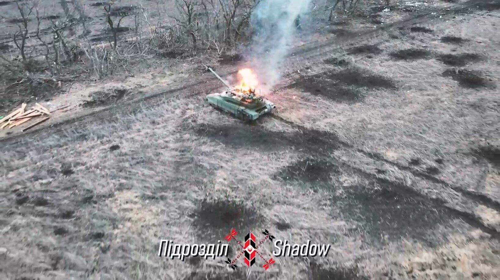 Украинские воины сбросом с дрона уничтожили российский танк Т-90М "Прорыв". Видео